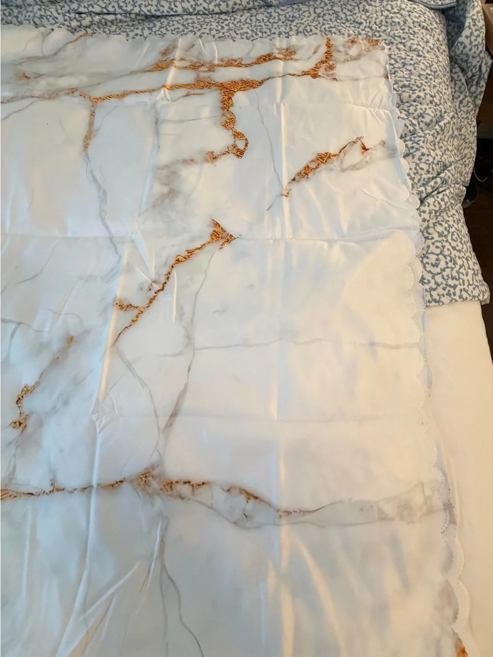 Marble Tablecloth 60x86 Scalloped Edge New